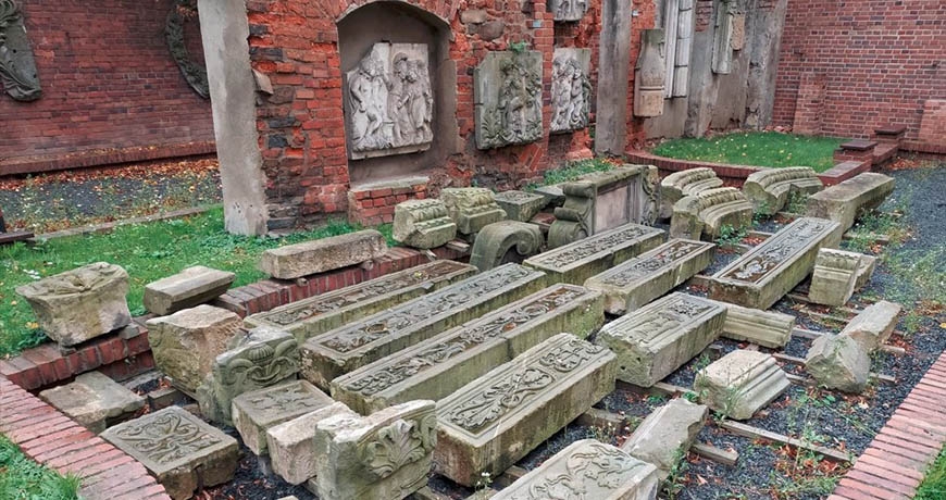 Konserwacja renesansowej dekoracji fasady kamienicy Bitschena w lapidarium przy Muzeum Miedzi w Legnicy