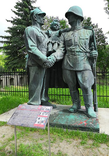 CIEŃ GWIAZDY. RELIKTY LEGNICKICH POMNIKÓW PRL-U